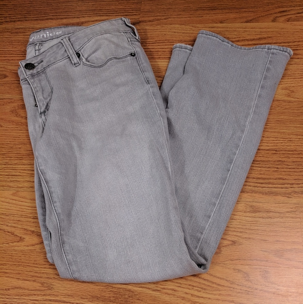 Bullhead Venice Gray Skinny Leg 9 Short